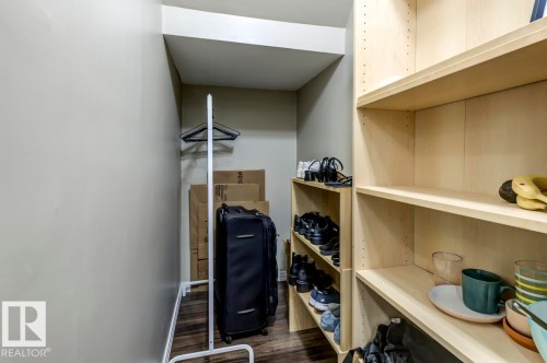 5823 7 Avenue, Edmonton, AB - Indoor