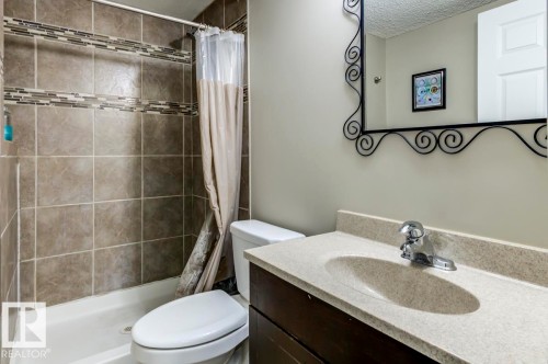 5823 7 Avenue, Edmonton, AB - Indoor Photo Showing Bathroom