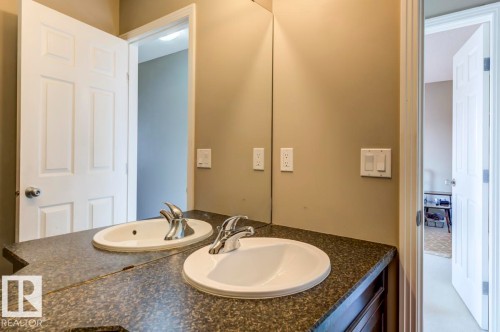 5823 7 Avenue, Edmonton, AB - Indoor Photo Showing Bathroom
