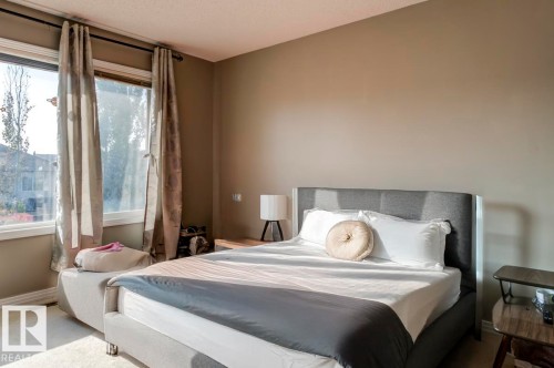 5823 7 Avenue, Edmonton, AB - Indoor Photo Showing Bedroom