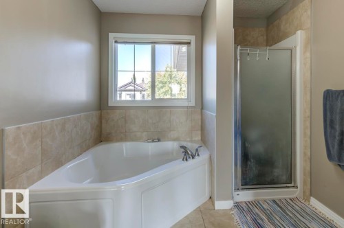 5823 7 Avenue, Edmonton, AB - Indoor Photo Showing Bathroom