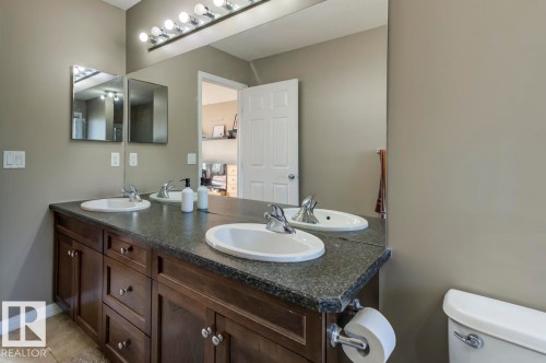5823 7 Avenue, Edmonton, AB - Indoor Photo Showing Bathroom