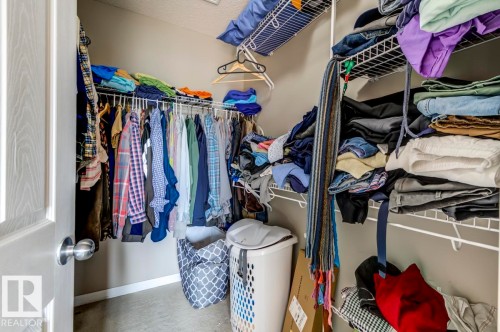 5823 7 Avenue, Edmonton, AB - Indoor With Storage