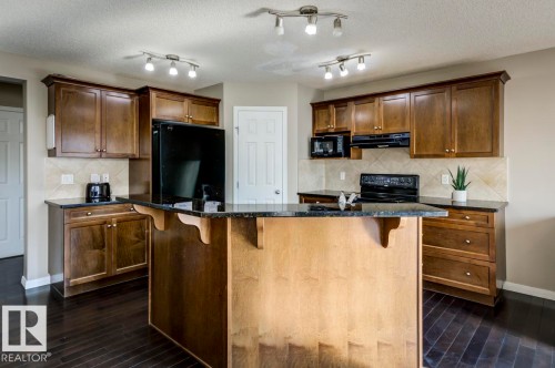 5823 7 Avenue, Edmonton, AB - Indoor Photo Showing Kitchen
