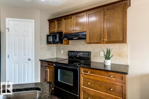 5823 7 Avenue, Edmonton, AB - Indoor Photo Showing Kitchen