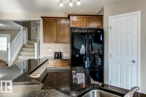 5823 7 Avenue, Edmonton, AB - Indoor Photo Showing Kitchen