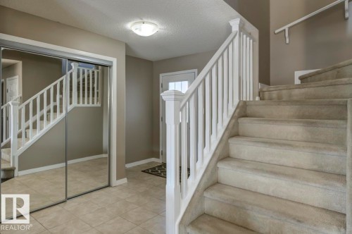 5823 7 Avenue, Edmonton, AB - Indoor Photo Showing Other Room