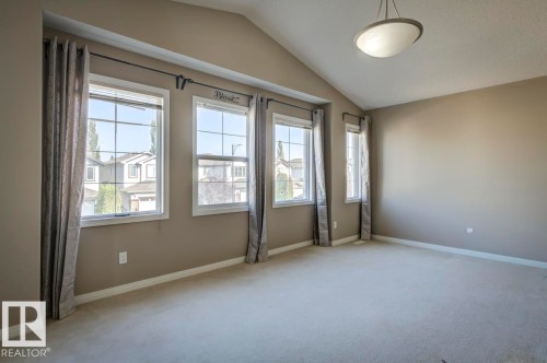 5823 7 Avenue, Edmonton, AB - Indoor Photo Showing Other Room