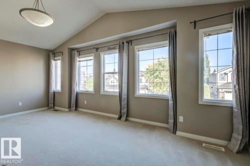 5823 7 Avenue, Edmonton, AB - Indoor Photo Showing Other Room