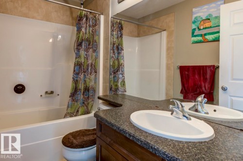 5823 7 Avenue, Edmonton, AB - Indoor Photo Showing Bathroom
