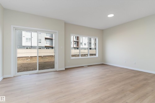 841 Rowan Close, Edmonton, AB - Indoor Photo Showing Other Room
