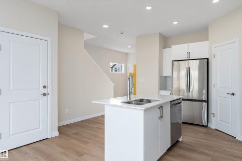 841 Rowan Close, Edmonton, AB - Indoor Photo Showing Kitchen With Stainless Steel Kitchen With Double Sink