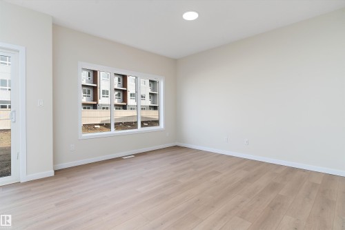 841 Rowan Close, Edmonton, AB - Indoor Photo Showing Other Room
