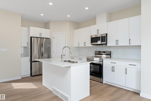 841 Rowan Close, Edmonton, AB - Indoor Photo Showing Kitchen With Stainless Steel Kitchen With Double Sink With Upgraded Kitchen