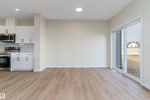 841 Rowan Close, Edmonton, AB - Indoor Photo Showing Kitchen