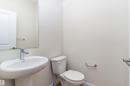 841 Rowan Close, Edmonton, AB - Indoor Photo Showing Bathroom