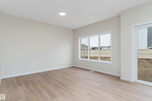 841 Rowan Close, Edmonton, AB - Indoor Photo Showing Other Room