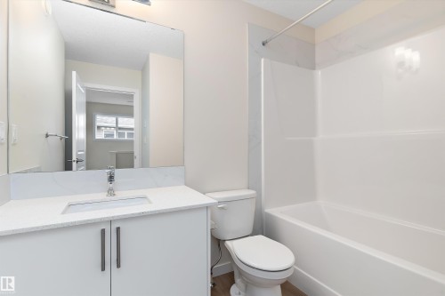 841 Rowan Close, Edmonton, AB - Indoor Photo Showing Bathroom