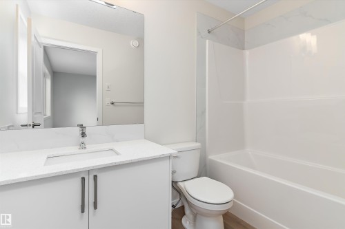 841 Rowan Close, Edmonton, AB - Indoor Photo Showing Bathroom