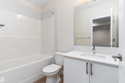 841 Rowan Close, Edmonton, AB - Indoor Photo Showing Bathroom