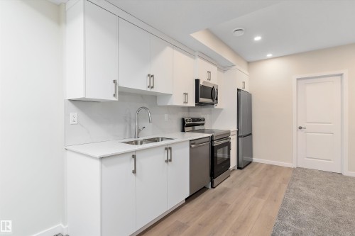 841 Rowan Close, Edmonton, AB - Indoor Photo Showing Kitchen With Stainless Steel Kitchen With Double Sink