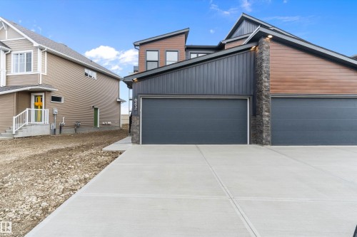841 Rowan Close, Edmonton, AB - Outdoor