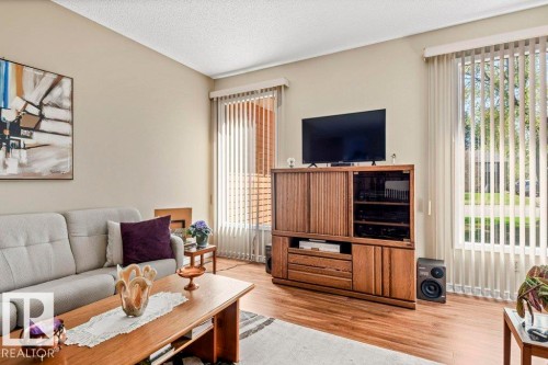 4668 16A Avenue, Edmonton, AB - Indoor Photo Showing Living Room