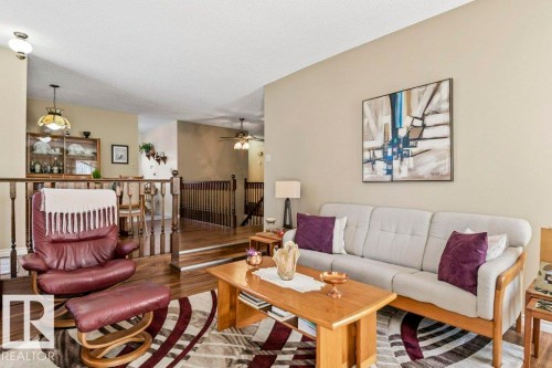 4668 16A Avenue, Edmonton, AB - Indoor Photo Showing Living Room