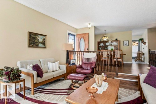 4668 16A Avenue, Edmonton, AB - Indoor Photo Showing Living Room