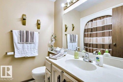 4668 16A Avenue, Edmonton, AB - Indoor Photo Showing Bathroom