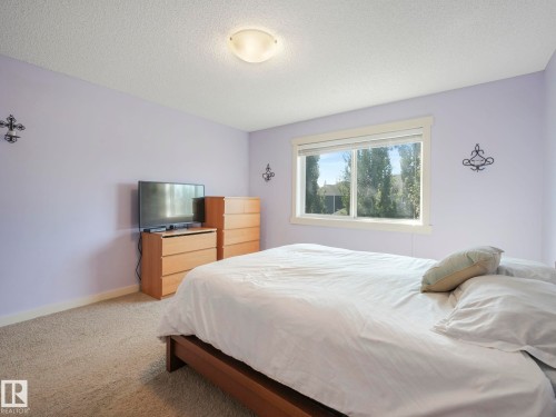 8103 16A Avenue, Edmonton, AB - Indoor Photo Showing Bedroom