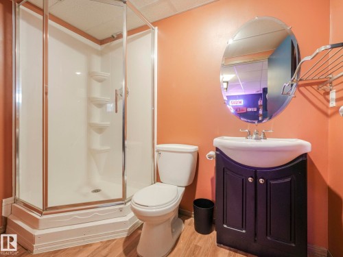 8103 16A Avenue, Edmonton, AB - Indoor Photo Showing Bathroom
