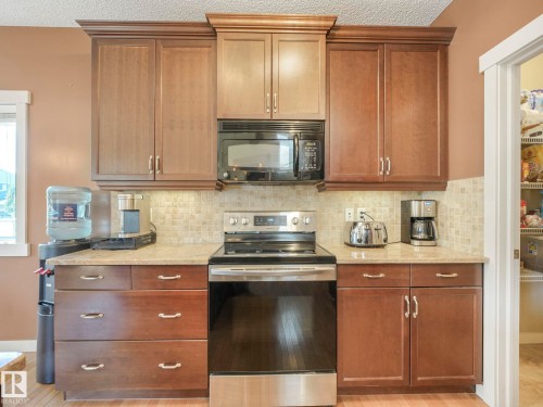 8103 16A Avenue, Edmonton, AB - Indoor Photo Showing Kitchen