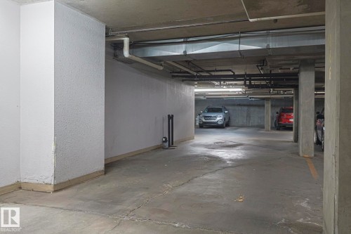 120 7511 171 Street Nw, Edmonton, AB - Indoor Photo Showing Garage
