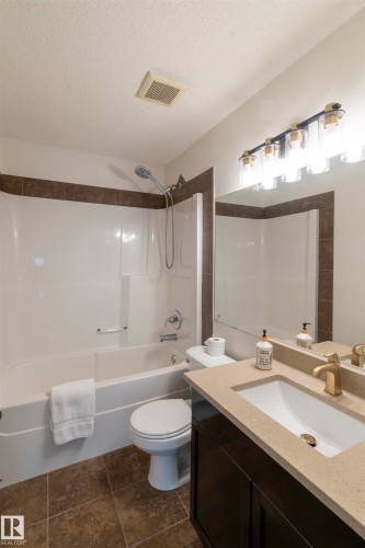 21323 58 Avenue, Edmonton, AB - Indoor Photo Showing Bathroom