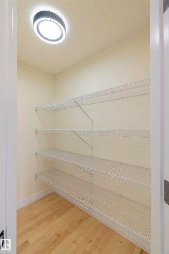 21323 58 Avenue, Edmonton, AB - Indoor With Storage