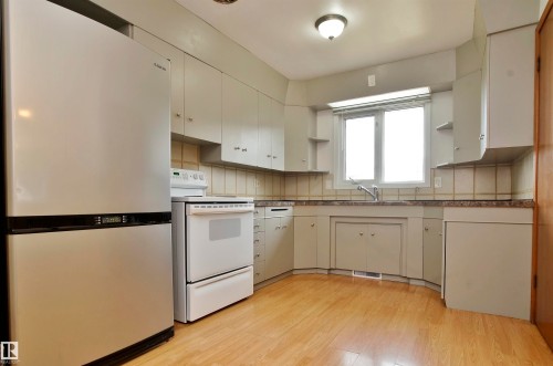 12415 80 Street, Edmonton, AB - Indoor Photo Showing Kitchen