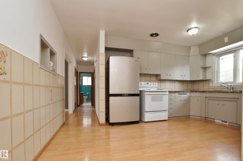 12415 80 Street, Edmonton, AB - Indoor Photo Showing Kitchen