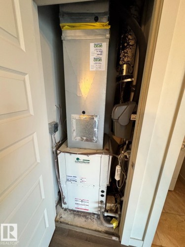 307 10388 105 Street, Edmonton, AB - Indoor