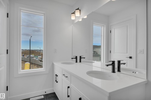 203 Wattle Road, Leduc, AB - Indoor Photo Showing Bathroom