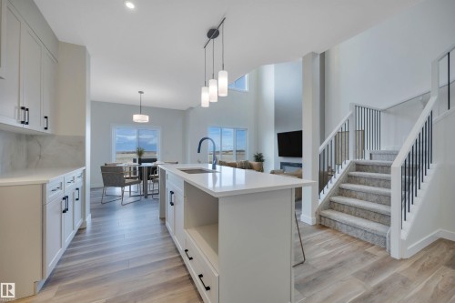 280 Lodge Pole Place, Leduc, AB - Indoor Photo Showing Kitchen With Upgraded Kitchen