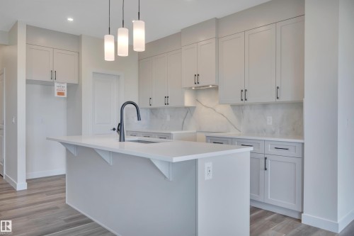 280 Lodge Pole Place, Leduc, AB - Indoor Photo Showing Kitchen With Upgraded Kitchen