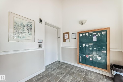 103 6708 90 Avenue Nw, Edmonton, AB - Indoor Photo Showing Other Room