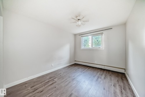 103 6708 90 Avenue Nw, Edmonton, AB - Indoor Photo Showing Other Room