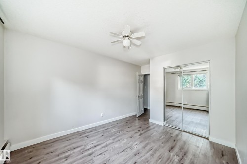 103 6708 90 Avenue Nw, Edmonton, AB - Indoor Photo Showing Other Room