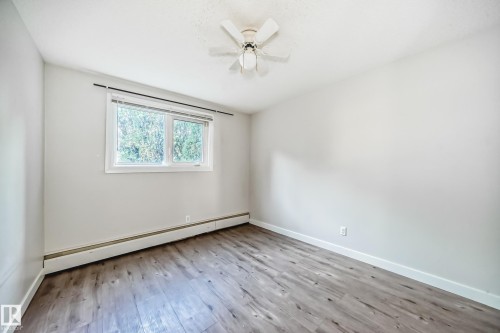 103 6708 90 Avenue Nw, Edmonton, AB - Indoor Photo Showing Other Room