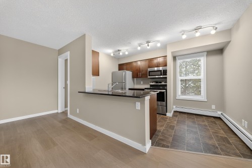 101 5370 Chappelle Road, Edmonton, AB - Indoor Photo Showing Kitchen