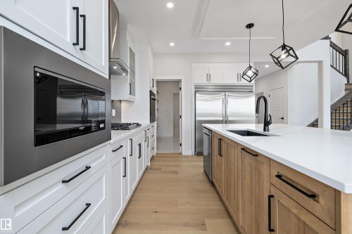 34 Cannes Cove, St. Albert, AB - Indoor Photo Showing Kitchen With Upgraded Kitchen