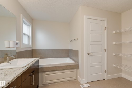 1036 Allendale Crescent, Sherwood Park, AB - Indoor Photo Showing Bathroom