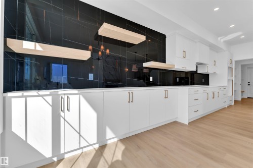 266 Munn Way, Leduc, AB - Indoor Photo Showing Kitchen